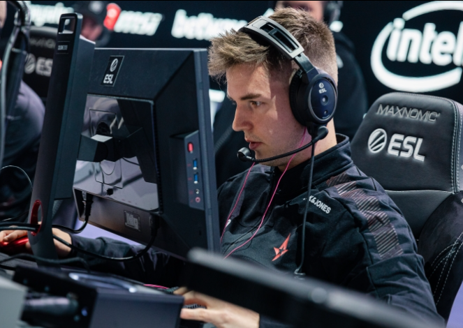 杨瀚森拿下 杨瀚森拿下